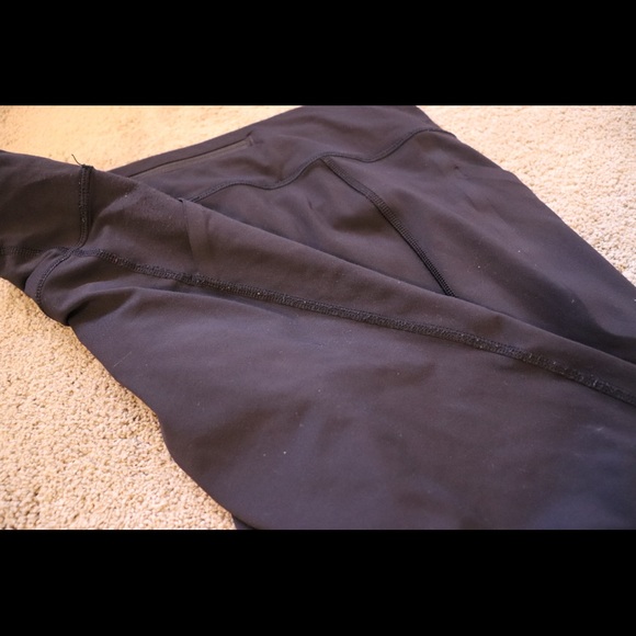 Black cropped lululemon leggings - Picture 3 of 3